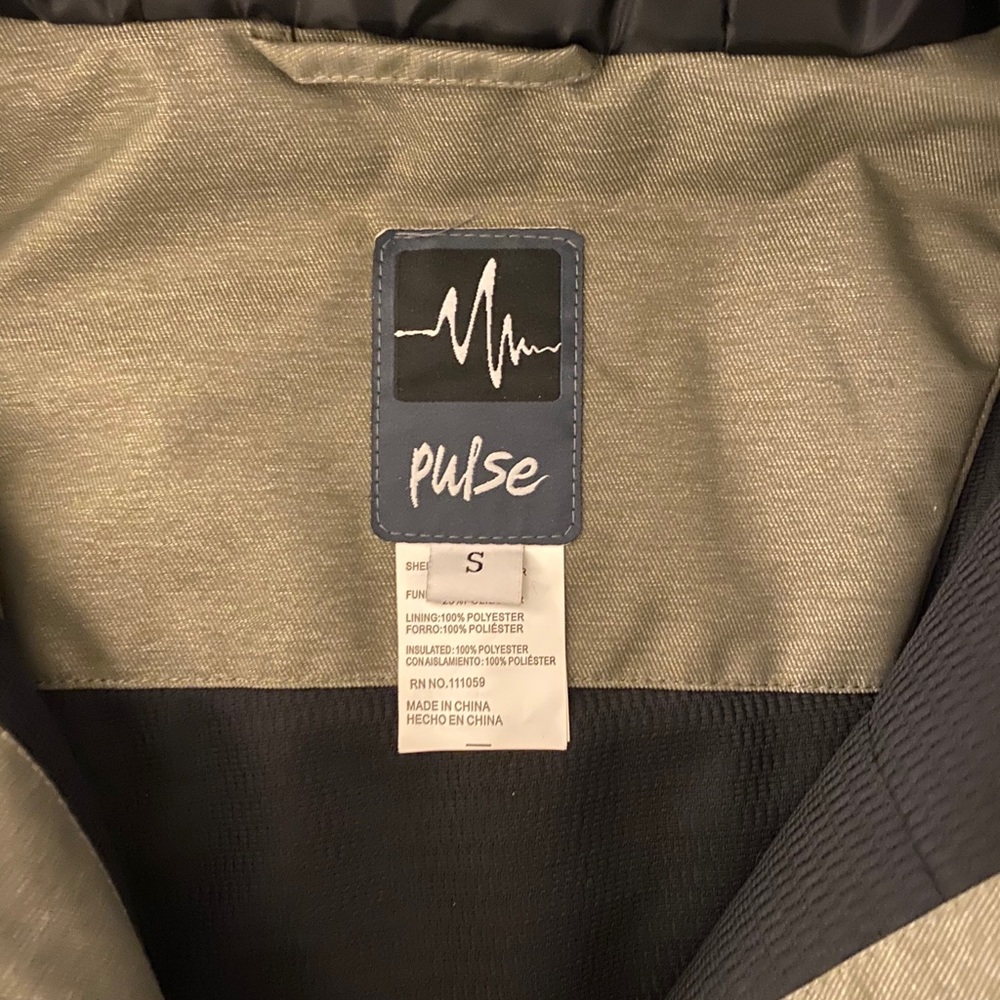 Snowboarding/Ski jacket - Picture 3 of 3